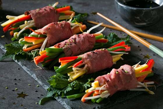 Roast beef rolls with haricot verts 