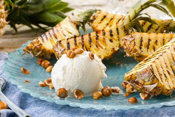 Gegrilde Mini Ananas Met Karamelsaus
