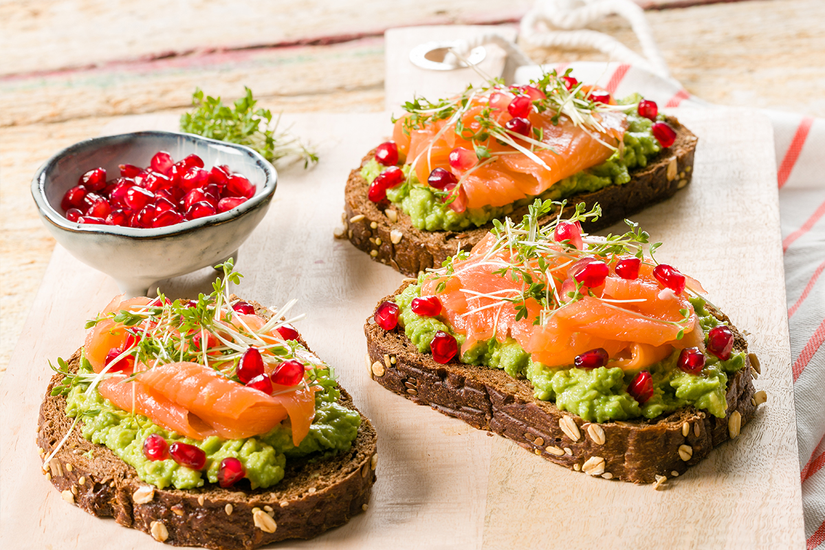 Avocado toast with salmon and pomegranate - EAT ME