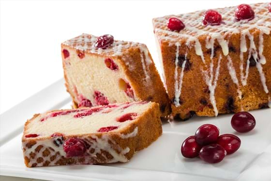 Cranberry cake with white chocolate 