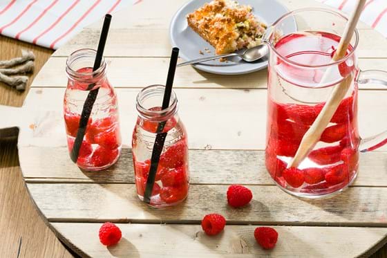 Fruit water with raspberries